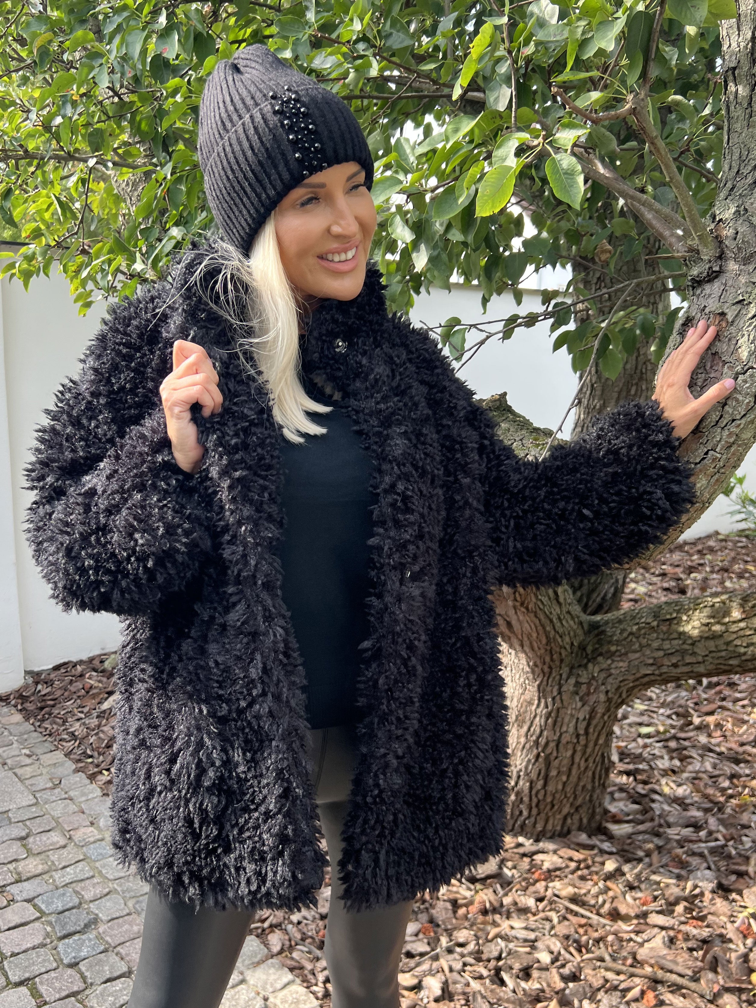 Alma - Jakke i plys med trykknapper og lommer